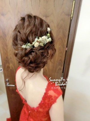 文定造型|新娘髮型|乾燥花|紅色禮服|日系盤髮造型|台北新秘雨晴|內湖新秘雨晴