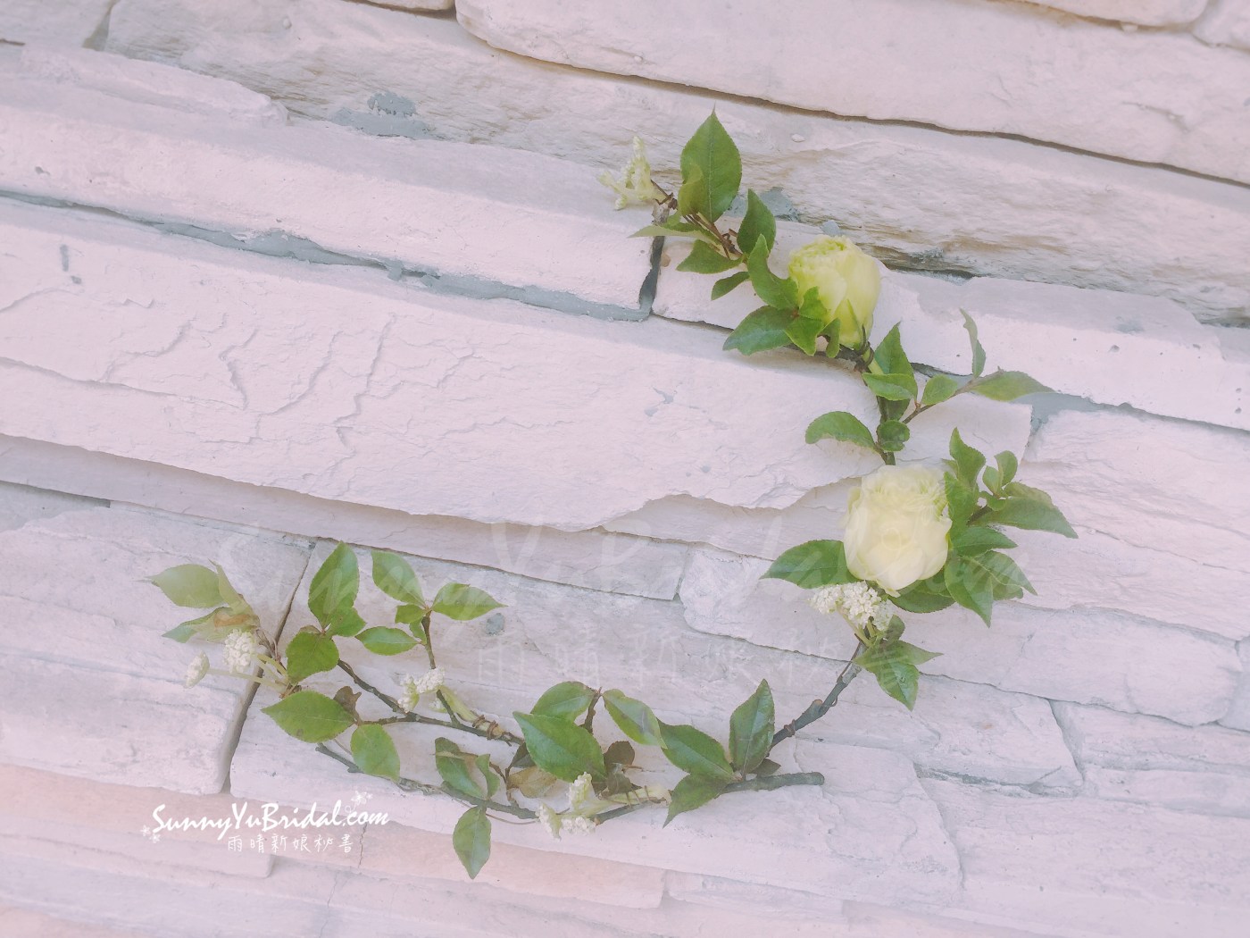 台北自助婚紗｜台北新秘推薦｜台北新娘秘書｜新娘秘書雨晴｜森林系新娘造型｜鮮花花環髮型｜馬尾造型｜清新感花圈｜