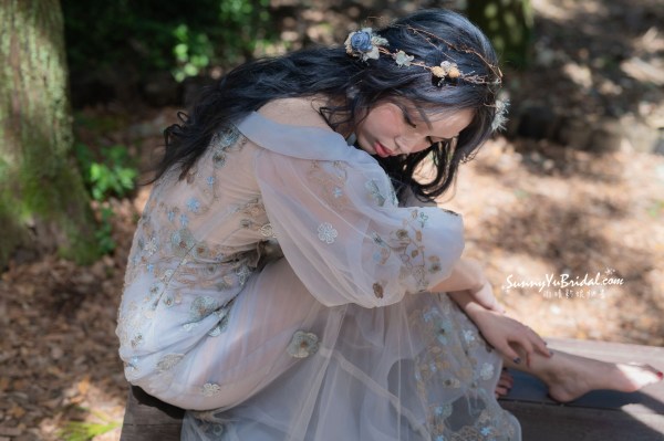 莫蘭迪配色色調｜台北新娘秘書｜台北內湖南港新秘推薦雨晴｜手作新娘飾品｜雨晴手作｜延禧攻略｜乾燥不凋花新娘飾品｜乾燥花新娘造型｜中國復古色｜藍紫色｜仙女乾燥花環｜不凋花圈｜雨晴乾燥花飾｜森林系花飾｜藤蔓花圈