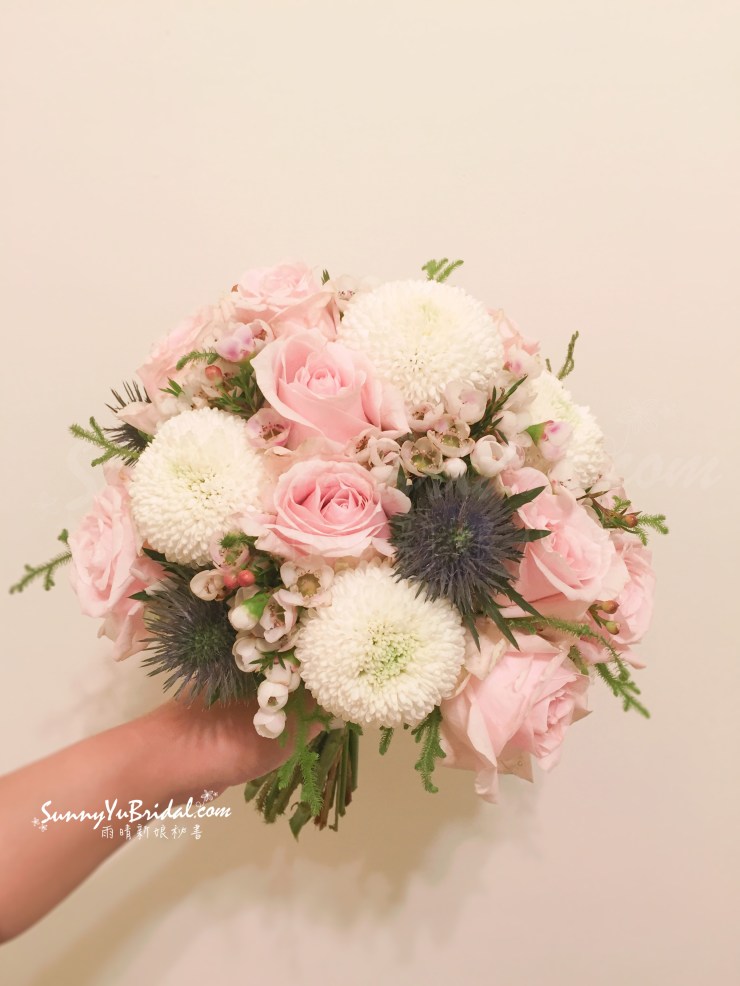 新娘捧花｜客製圓形捧花｜柔和色系捧花｜胸花｜主婚人胸花｜新郎胸花｜台北新娘秘書推薦｜雨晴新娘秘書｜雨晴手作