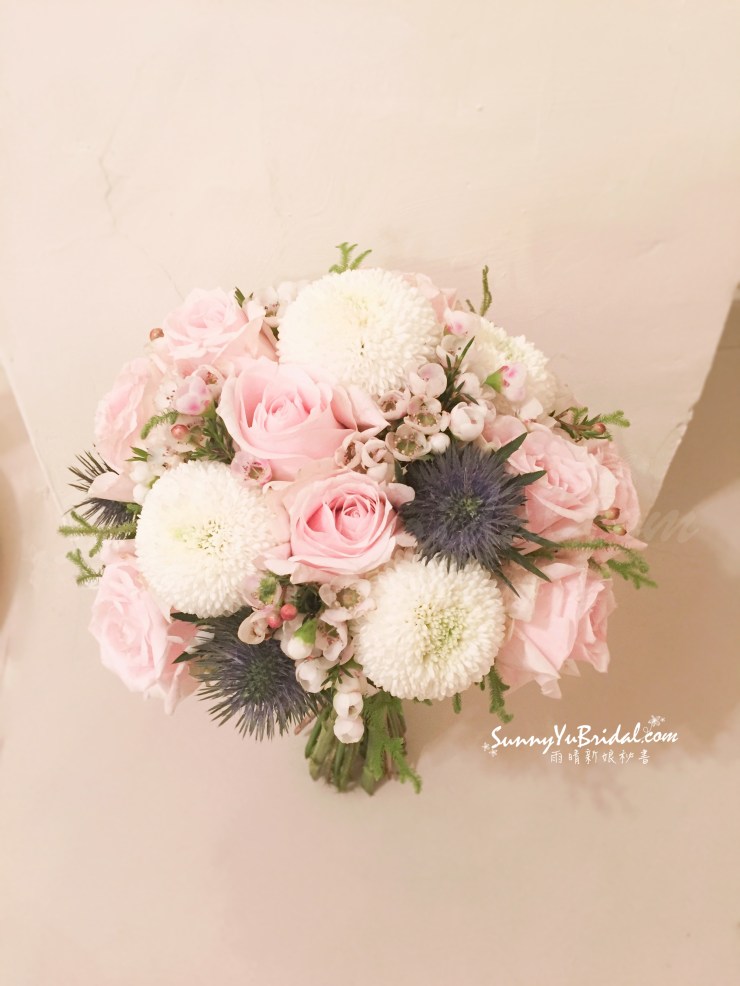 新娘捧花｜客製圓形捧花｜柔和色系捧花｜胸花｜主婚人胸花｜新郎胸花｜台北新娘秘書推薦｜雨晴新娘秘書｜雨晴手作