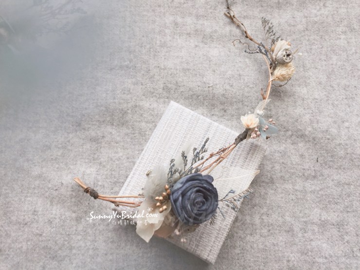 莫蘭迪配色色調｜台北新娘秘書｜台北內湖南港新秘推薦雨晴｜手作新娘飾品｜雨晴手作｜延禧攻略｜乾燥不凋花新娘飾品｜乾燥花新娘造型｜中國復古色｜藍紫色｜仙女乾燥花環｜不凋花圈｜雨晴乾燥花飾｜森林系花飾