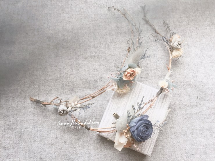 莫蘭迪配色色調｜台北新娘秘書｜台北內湖南港新秘推薦雨晴｜手作新娘飾品｜雨晴手作｜延禧攻略｜乾燥不凋花新娘飾品｜乾燥花新娘造型｜中國復古色｜藍紫色｜仙女乾燥花環｜不凋花圈｜雨晴乾燥花飾