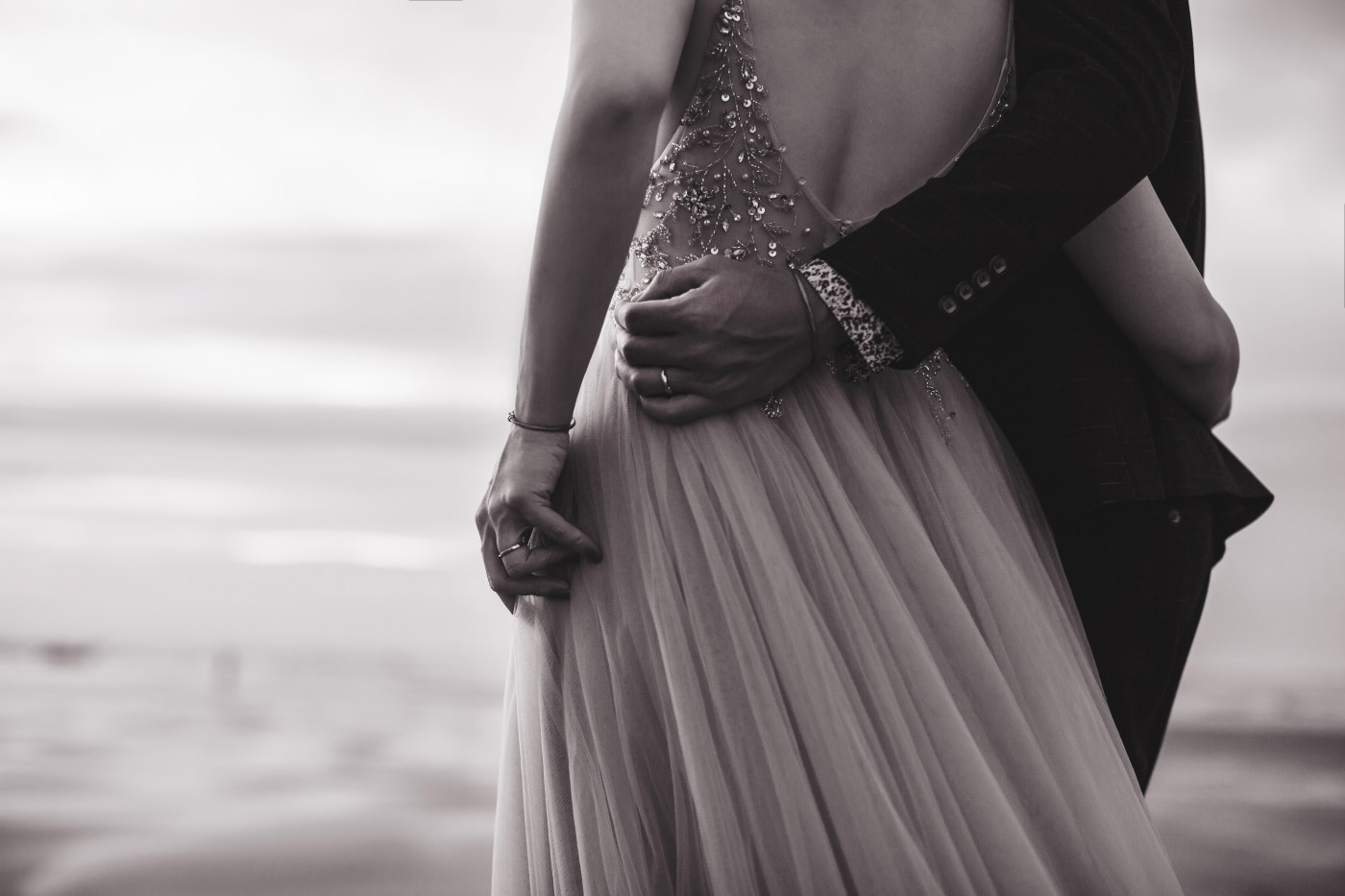 婚紗妝髮｜婚紗造型｜婚紗照｜台北婚紗推薦｜台北新秘推薦｜貳月婚紗推薦｜yangkk婚禮婚紗｜新秘雨晴｜晚禮服造型｜編髮造型｜側邊造型｜氣質造型｜沙崙海邊｜逆光婚紗｜海邊婚紗｜透膚性感禮服