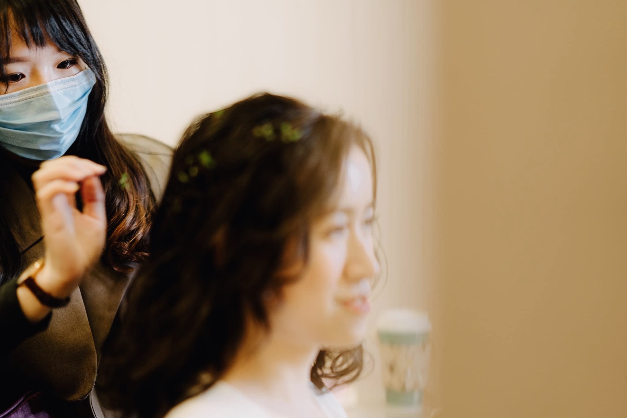 白紗造型|台北新秘推薦|新娘秘書推薦雨晴|台北新娘秘書|新娘造型|新娘妝感|眼妝特寫|眼型調整|白紗妝髮|優雅氣質新娘造型|盤髮造型|新娘捧花|森林系新娘花環|小清新甜美風格