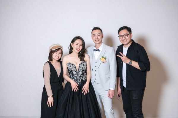 白紗造型｜盤髮造型｜新娘婚禮白紗造型｜新娘宴客婚紗造型｜圓眼眼妝｜皇冠飾品｜台北新娘秘書推薦雨晴｜新秘雨蒨｜台北新秘雨晴｜彭園八德館｜葉子婚禮攝影｜蘇菲雅婚紗｜自然清新妝感｜調整眼型｜眼妝｜小歐美妝感｜簡約妝感｜編髮造型