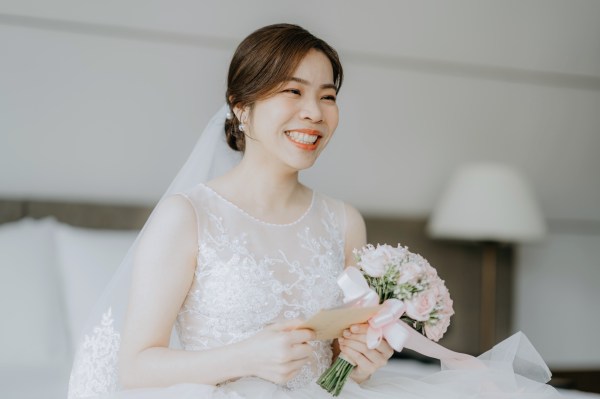 新秘雨晴, 新秘雨蒨, 新娘秘書, 台北新秘, 新秘彩妝造型, 白紗造型, 婚禮造型, 婚紗造型, 新娘彩妝造型, 婚禮彩妝造型, 盤髮造型, 韓系造型, 簡約造型風格, 韓系低包頭, 光澤底妝, 晶華酒店, 貳月婚紗, 游阿三攝影, 奇蹟影像