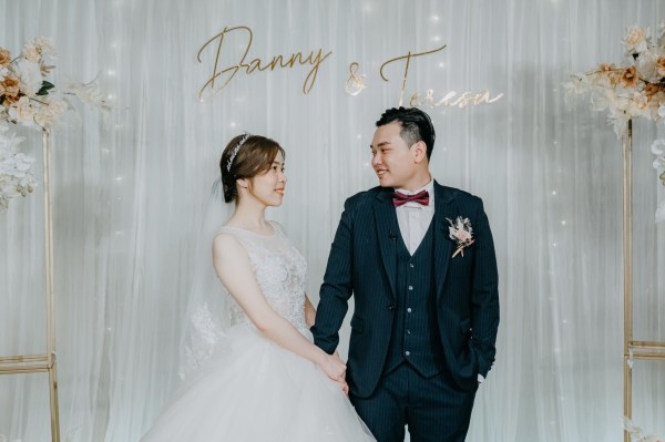 新秘雨晴, 新秘雨蒨, 新娘秘書, 台北新秘, 新秘彩妝造型, 白紗造型, 婚禮造型, 婚紗造型, 新娘彩妝造型, 婚禮彩妝造型, 盤髮造型, 韓系造型, 簡約造型風格, 韓系低包頭, 光澤底妝, 晶華酒店, 貳月婚紗, 游阿三攝影, 奇蹟影像